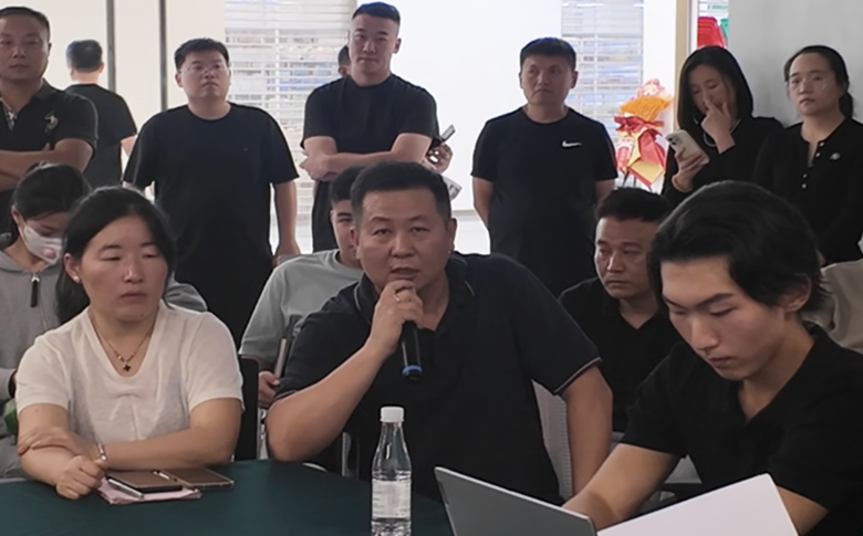 多国外商齐聚临沂商城国际选品中心 一站搞定 现场洽谈采购