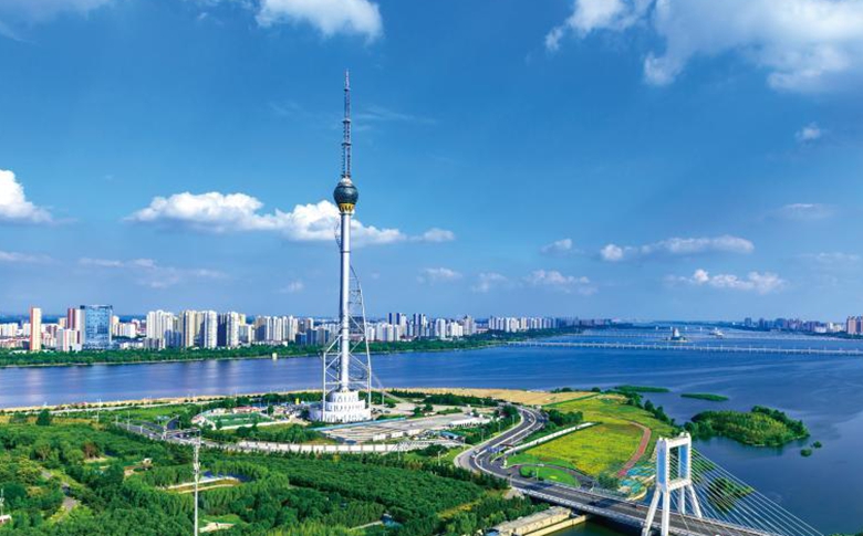 开局十五五 奋斗正当时•新消费 新场景 | 商贸+文旅+研学+夜游一站式体验 春假来兰山，让每一位游客都能找到心动的理由